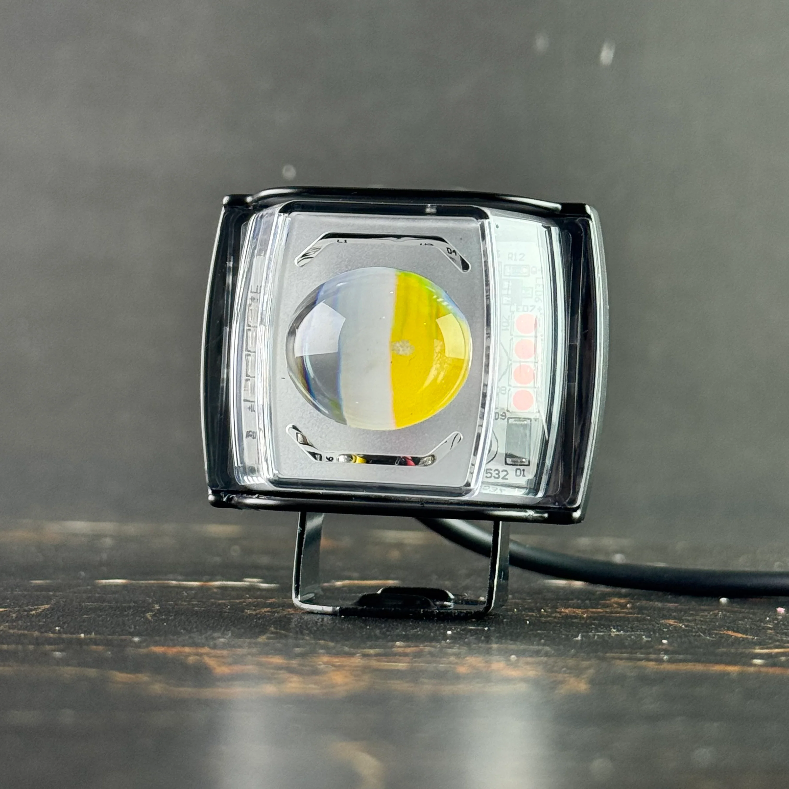 1 Lens Dolphin Light