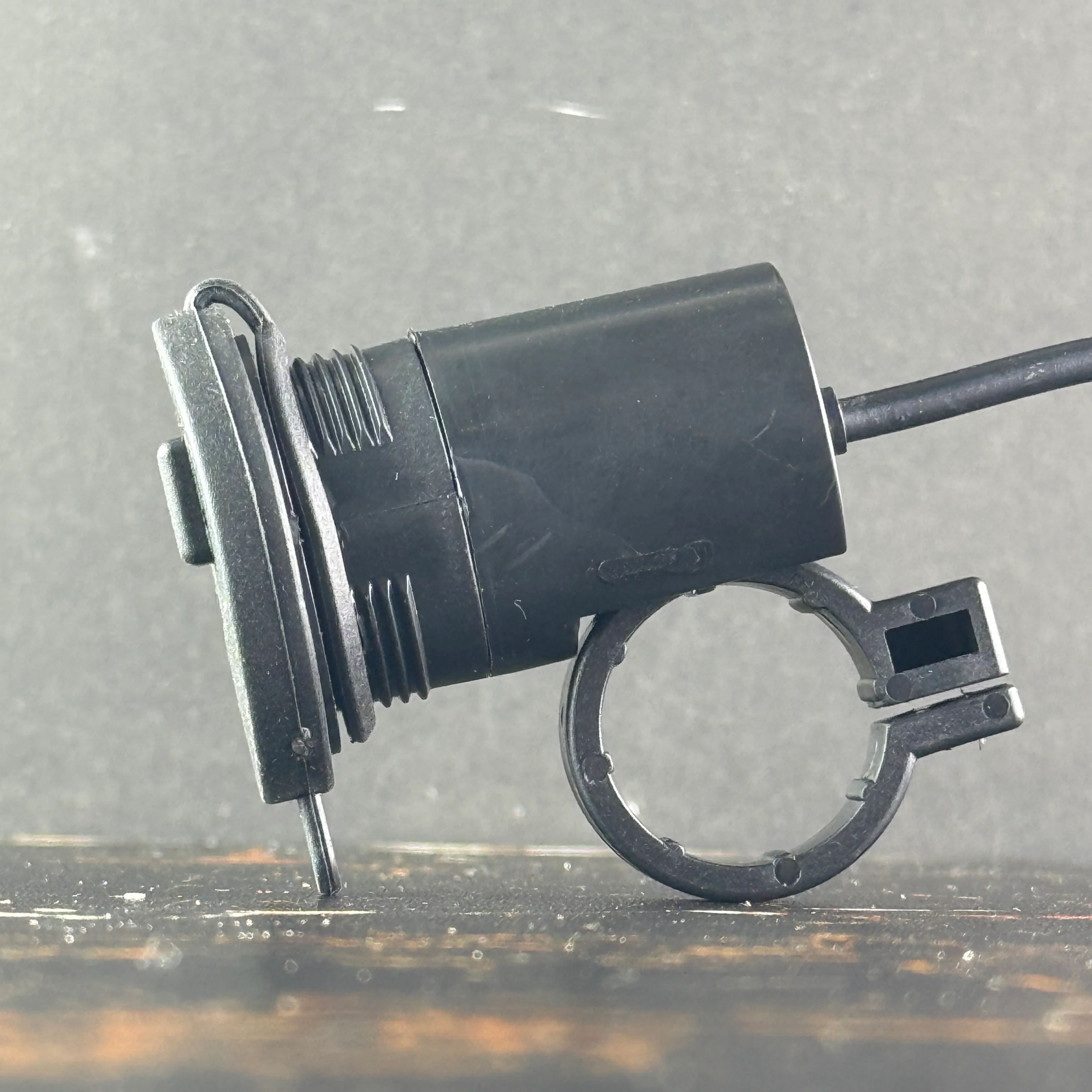 LIU HJG Waterproof Fast Mobile Charger - Image 3