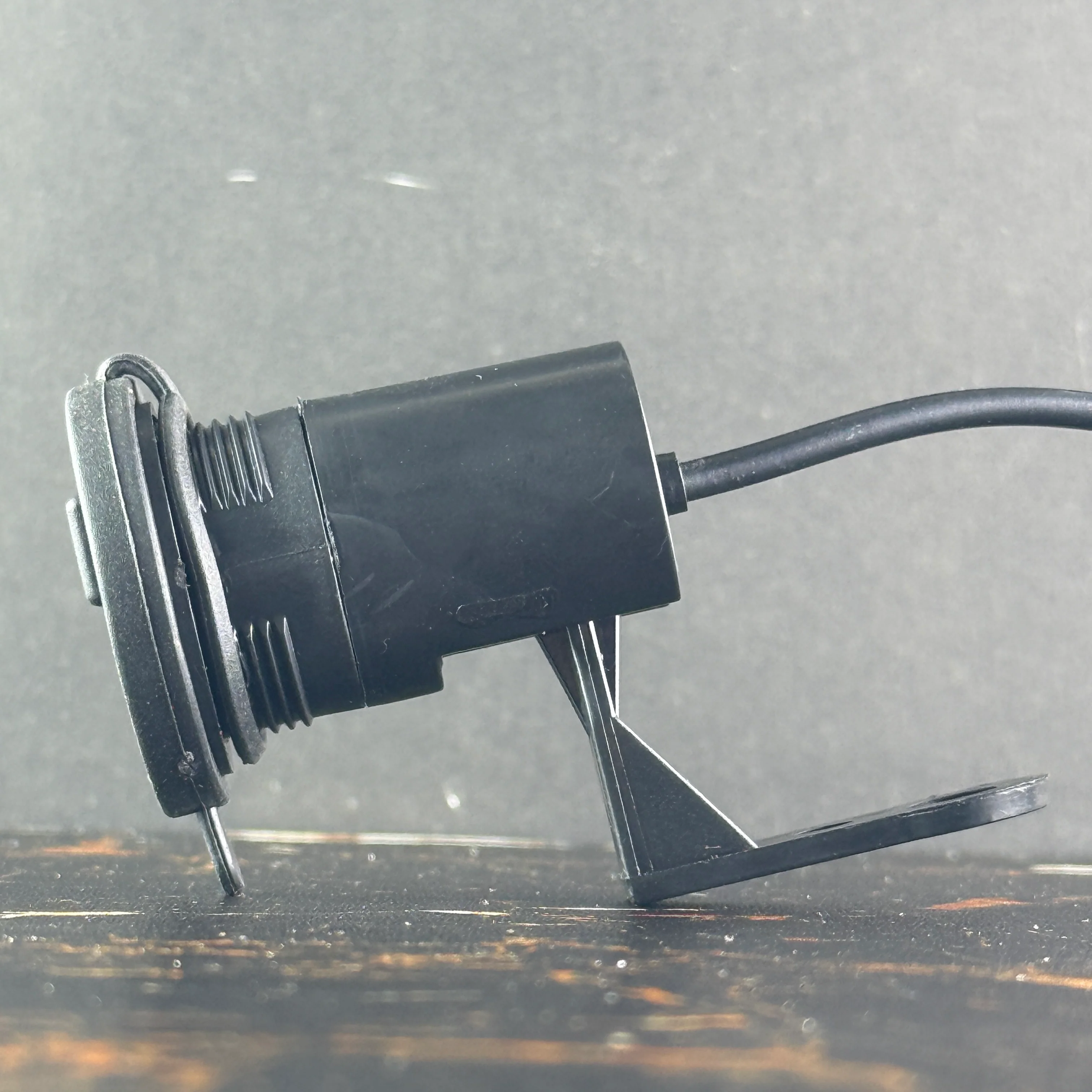 LIU HJG Waterproof Fast Mobile Charger - Image 4