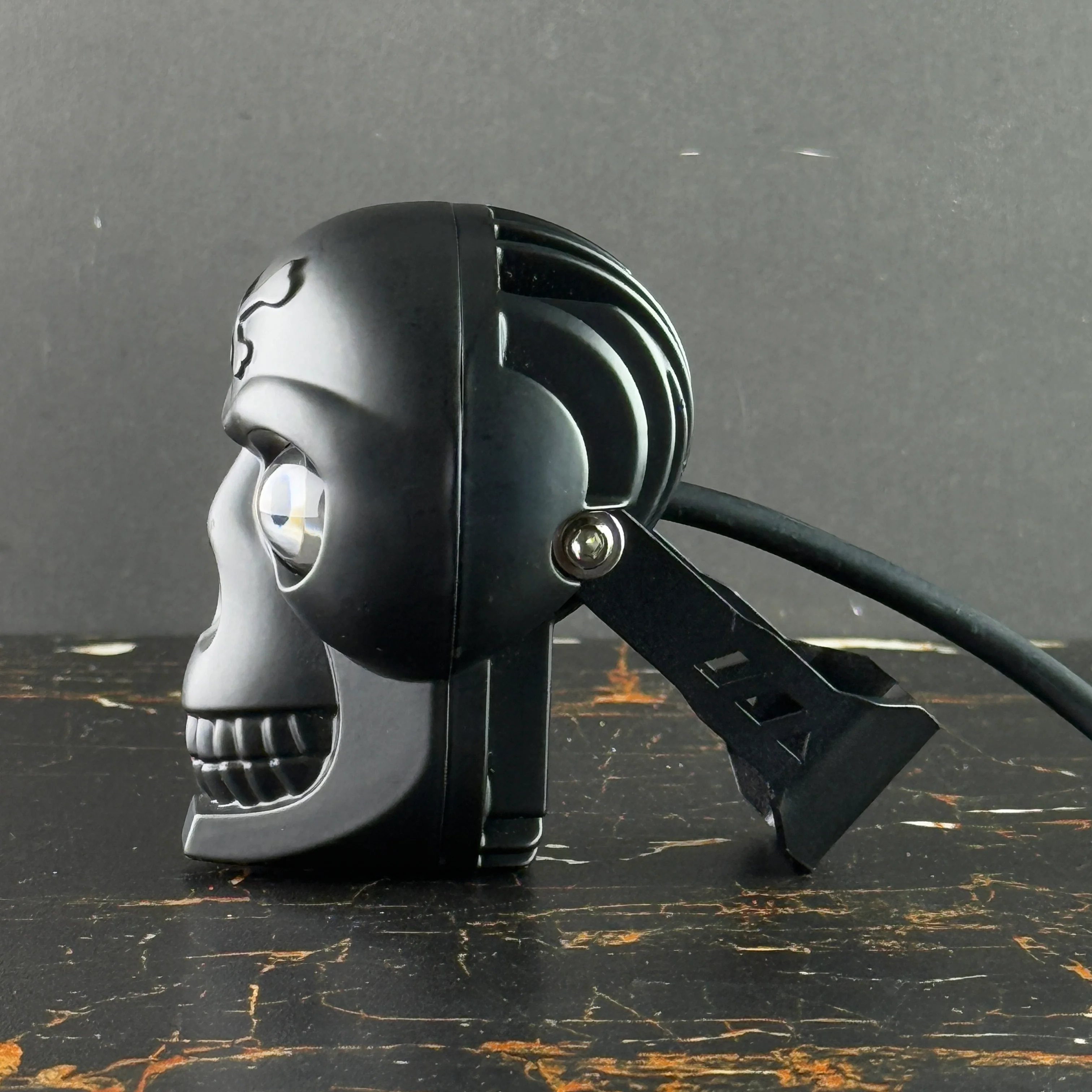 LUI HJG Skull Light With Devil Eye - Image 3